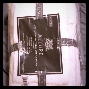 White Cotton Towel Set